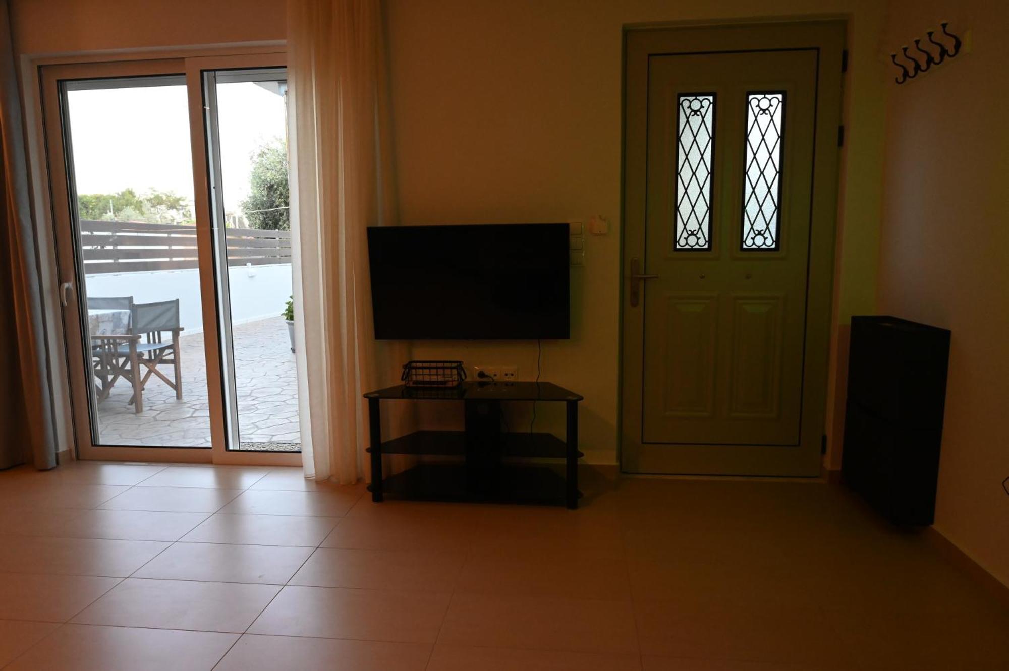 Evita'S Guesthouse Agia Marina Mikrolimanou Экстерьер фото