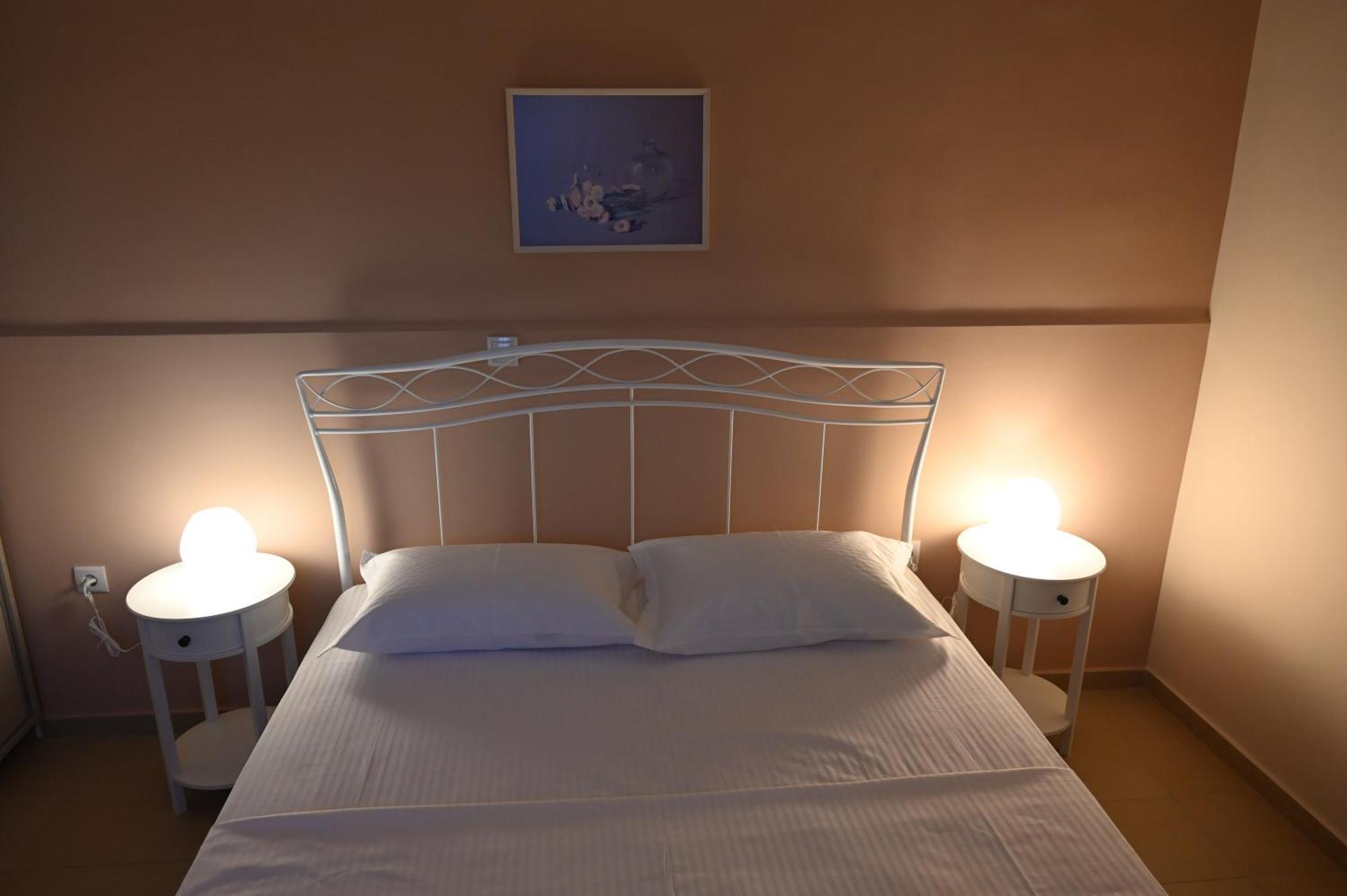 Evita'S Guesthouse Agia Marina Mikrolimanou Экстерьер фото