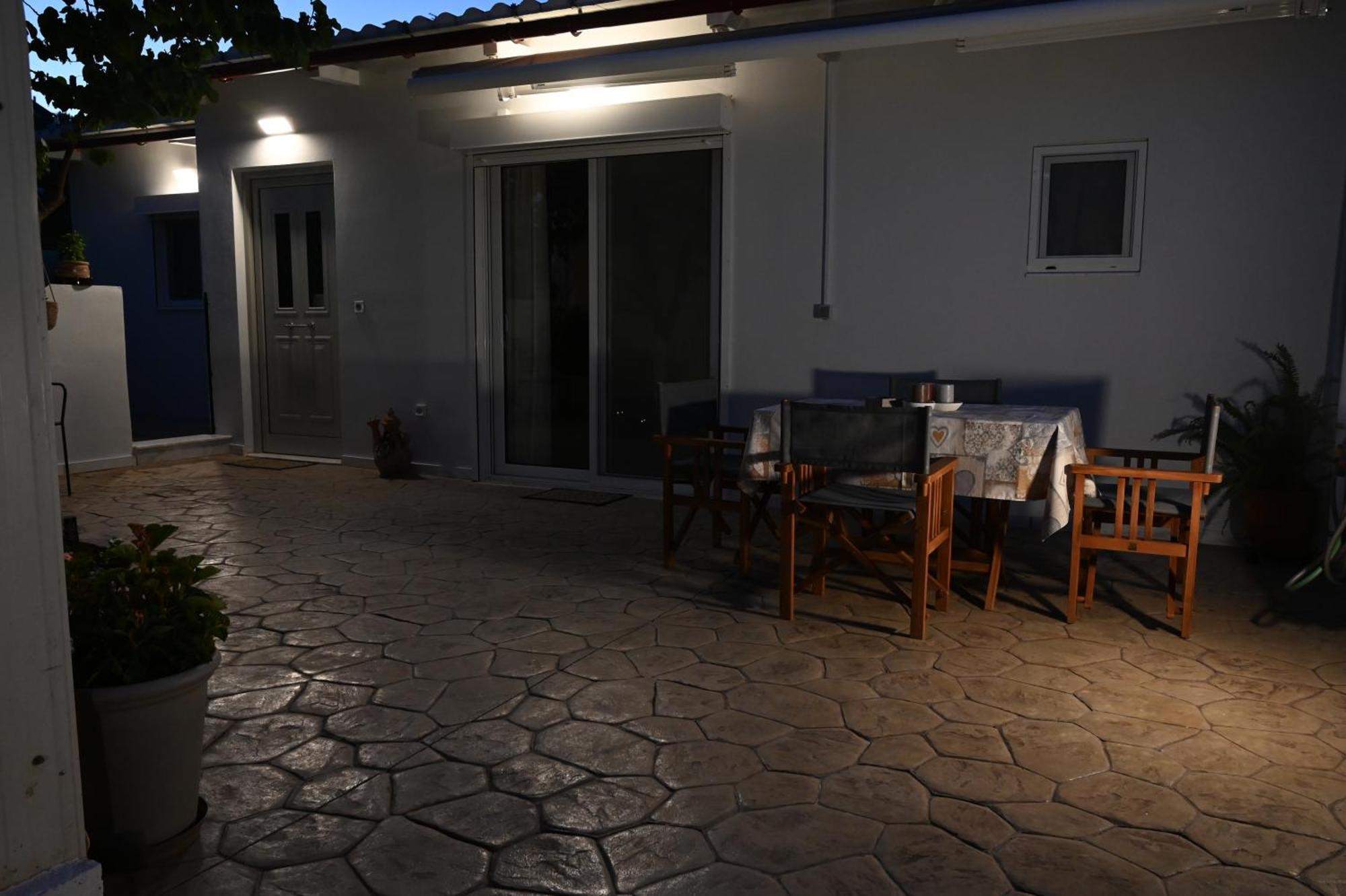 Evita'S Guesthouse Agia Marina Mikrolimanou Экстерьер фото