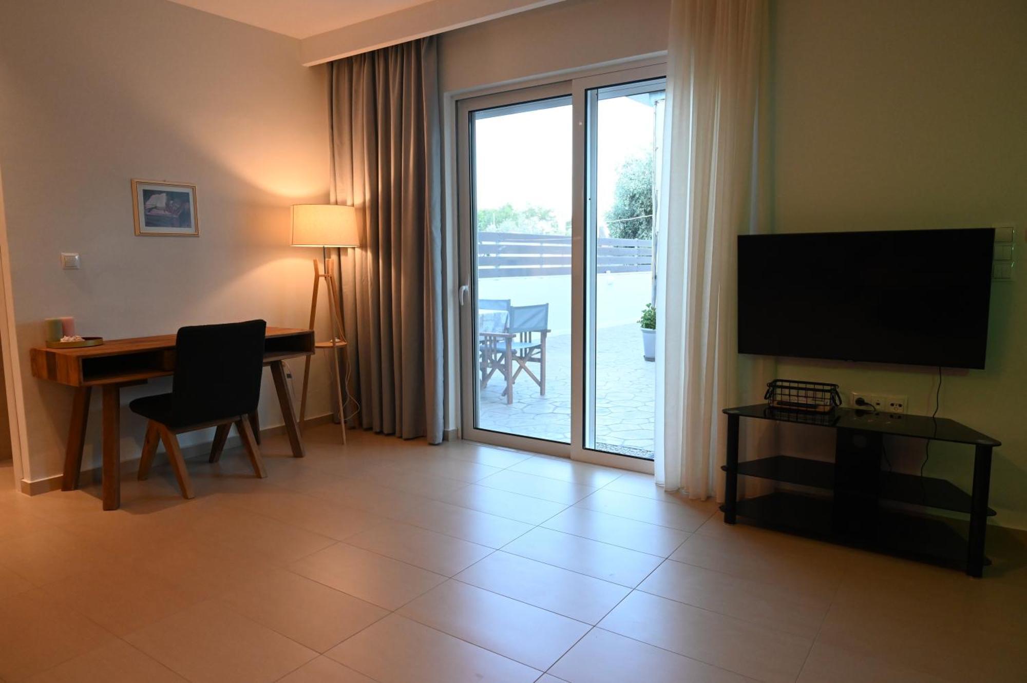 Evita'S Guesthouse Agia Marina Mikrolimanou Экстерьер фото