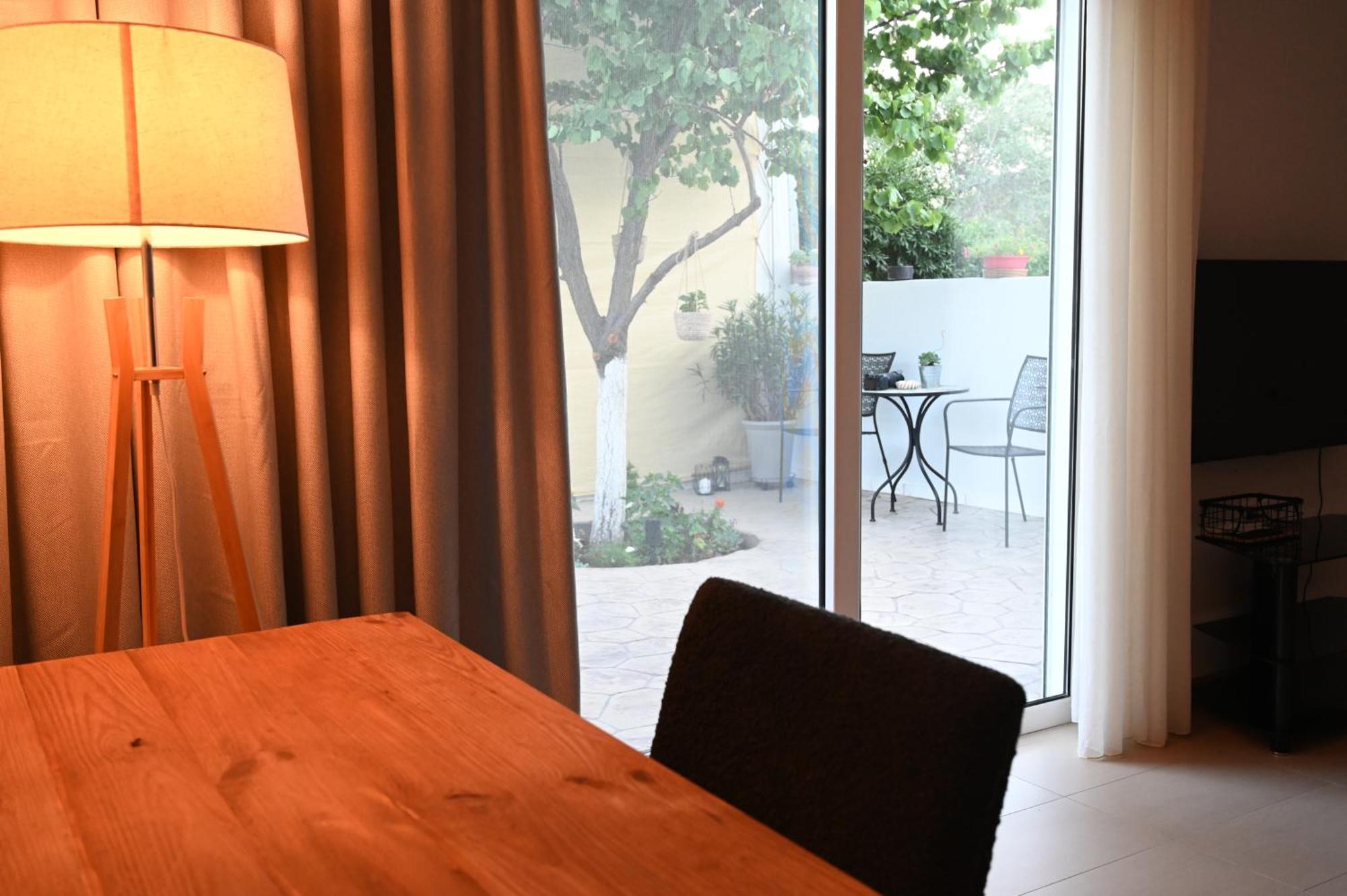 Evita'S Guesthouse Agia Marina Mikrolimanou Экстерьер фото