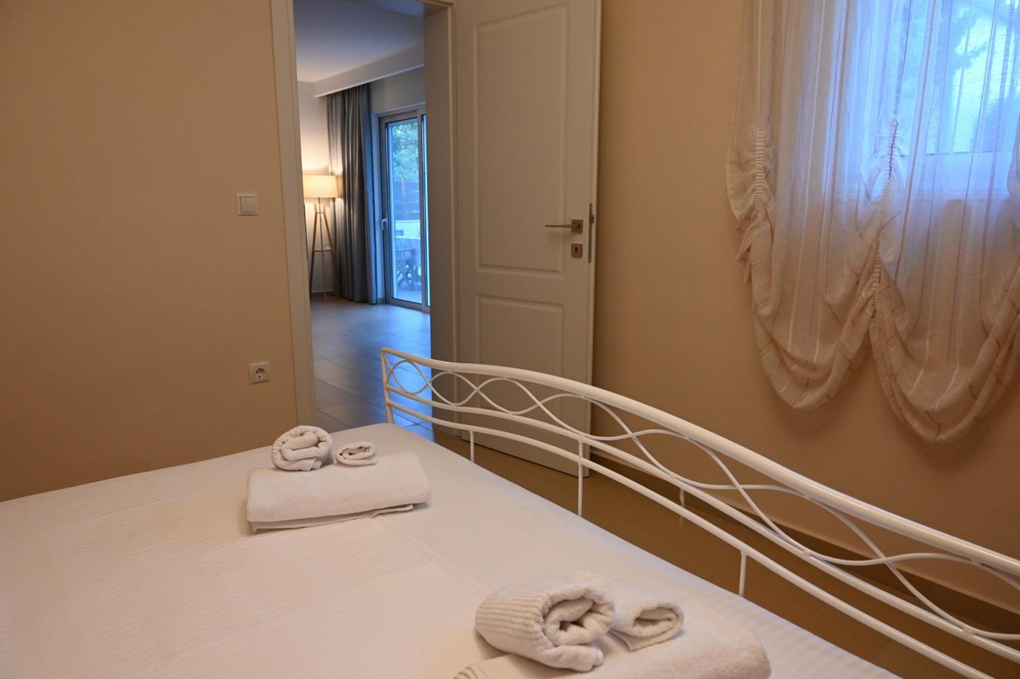 Evita'S Guesthouse Agia Marina Mikrolimanou Экстерьер фото